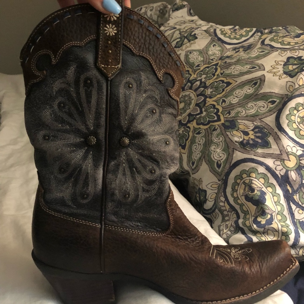 Women’s Ariat boots